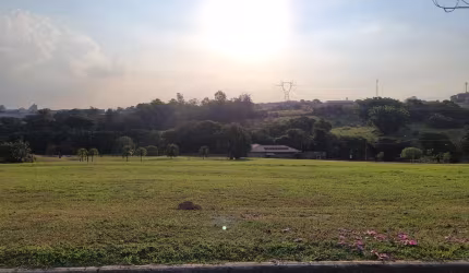TERRENO A VENDA NO CONDOMÍNIO GOLF