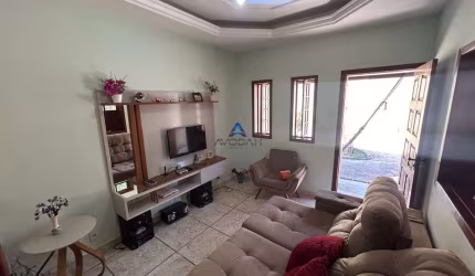 Ótima Casa de 3 quartos sendo 1 suíte