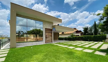 Exuberante casa à venda em Igarapé, Condomínio Serra Verde.
