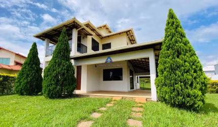 Casa exuberante em Igarapé MG, 04 quartos, condomínio Serra Verde.