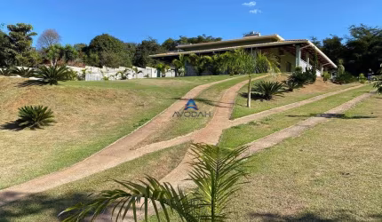 Casa à Venda com 4 quartos, 3 banheiros