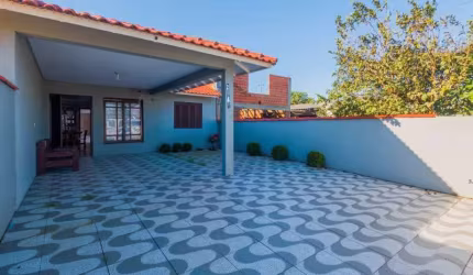Bela casa a venda no Centro de Imbé próximo de escolas e comércio em geral