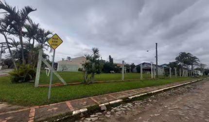 Excelente lote 30 x 30m a venda no centro de Imbé