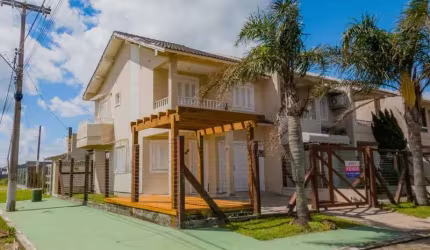 SOBRADO 3 DORMITÓRIOS Á VENDA EM TRAMANDAí, PRÓXIMO AO MAR.