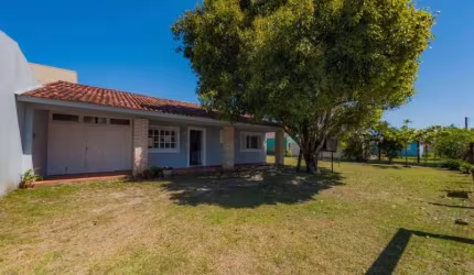 CASA RESIDENCIAL NA PRAIA EM DOIS TERRENOS