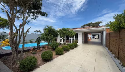 Casa com 5 Dormitórios Pronta para Morar em Imbé