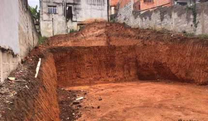 Terreno á venda de 250 m²  -  Com leve Aclive  -  Jardim Petropólis  -  Cotia