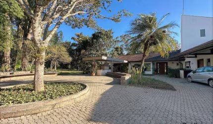Casa em terreno de 10,490m² na Fazendinha-Granja Viana