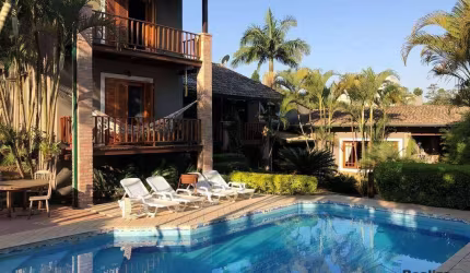 Casa com 4 suítes - piscina e 4 vagas -  Carapicuíba