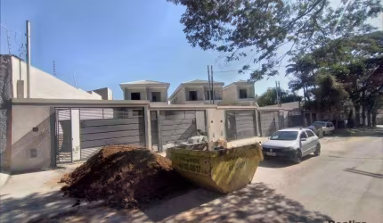 Casa Nova em Condomínio em Cotia com 3 suítes