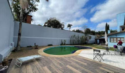 Casa com 4 quarto, jardim e piscina 617 m² por R$ 2.700.000 - Granja Viana - Cotia/SP