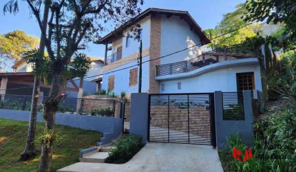 Casa à venda - 4 dormitórios e 3 suítes -  Frente p/ Área Verde -  Granja Viana ll