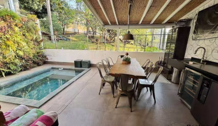 Casa com 3 quartos, suíte, jacuzzi e ar condicionado em todos ambientes 160 m² por R$ 0 - Granja Viana - Cotia/SP