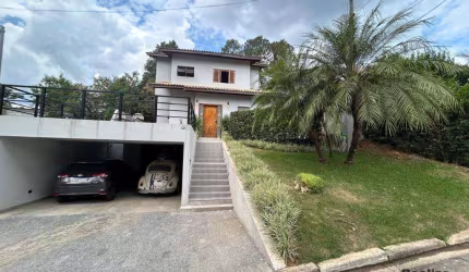 Parque Paulistano - Excelente Casa à Venda - 3 Quartos, Suíte, Churrasqueira e Piscina!
