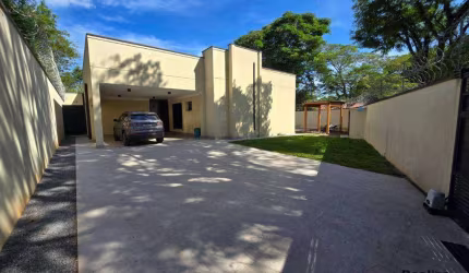 Casa com 4 dormitórios - 1 suíte - piscina - Chácara Canta Galo