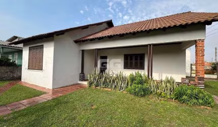 Cidreira-Casa em ótima localização a poucos metros da Beira Mar!!