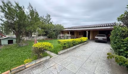 Cidreira/RS-Casa na Avenida Mostardeiro, a poucos metros da Beira Mar.