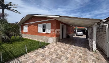 Cidreira/RS -Casa no centro da cidade, terreno maior que o Padrão.