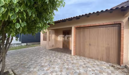 CASA DE 2 DORMITÓRIOS A 300M DO MAR