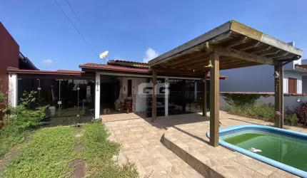 CASA DE 2 DORMITÓRIOS COM PISCINA EM TRAMANDAÍ