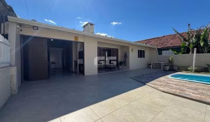 Cidreira/RS-Casa com Piscina, localização especial, rua asfaltada!