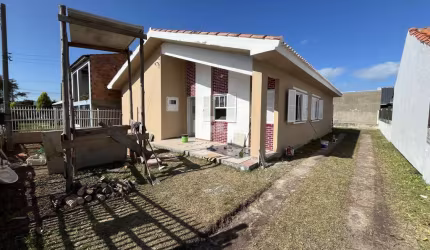 CIDREIRA - CASA 4 DORMITÓRIOS NO CENTRO DE CIDREIRA A VENDA