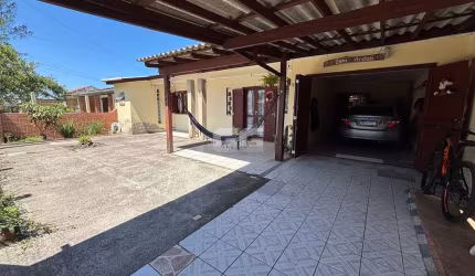 Casa com três dormitórios em Cidreira/RS