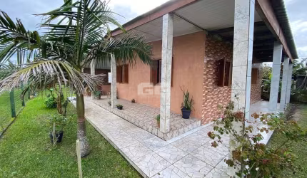 Casa com dois dormitórios a venda em Cidreira/RS