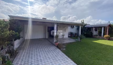 BELA CASA DE 3 DORMITÓRIOS EM NOVA TRAMANDAÍ