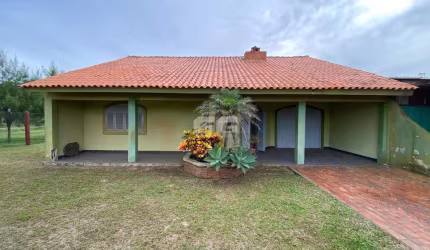 CASA DE 3 DORMITÓRIOS A 200M DO MAR