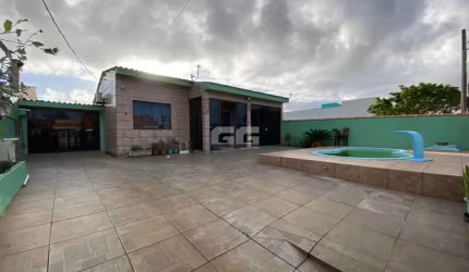 CASA DE 4 DORMOTÓRIOS COM PISCINA EM CIDREIRA