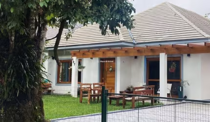 Casa com 3 quartos à venda na Butiá, 189, Vivendas do Arvoredo, Gramado por R$ 1.750.000