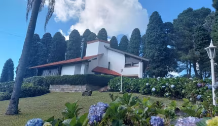 Casa em condomínio fechado com 3 quartos para alugar na dos Sabiás, 108, Mato Queimado, Gramado por R$ 8.500