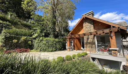 Casa com 2 quartos à venda na José Bergamo Filho, 999, Várzea Grande, Gramado por R$ 1.696.000