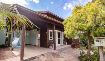 Casa com 2 quartos à venda na Getúlio Vargas, 25, Piratini, Gramado por R$ 848.000