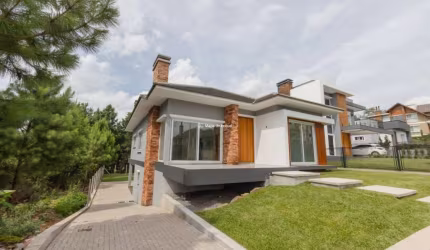 Casa com 3 quartos à venda na Rua Milan, 3, Morada da Serra, Gramado por R$ 2.300.000