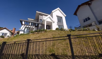 Casa com 4 quartos à venda na Raymundo Antonio Bisol, 1, Vale das Colinas, Gramado por R$ 2.500.000