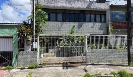 Vendo Casa 203 m² de Área 4 Qts 1 Suíte 2 vags em Campo Grande