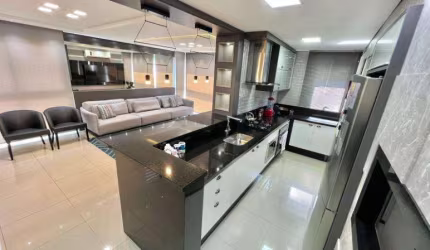 Lindo apartamento, amplo, com 3 suítes e 3 vagas fechadas.