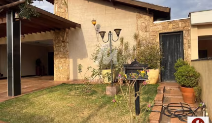 Casa (térrea em condominio) 4 dormitórios/suite, cozinha planejada, portaria 24hs, lazer, espaço gourmet, em condomínio fechado