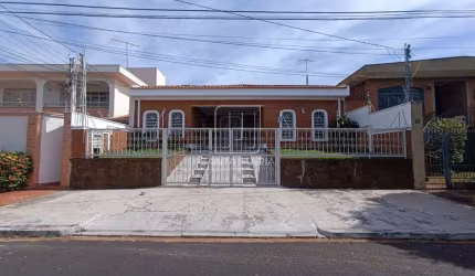 Casa (térrea na rua) 3 dormitórios/suite, cozinha planejada