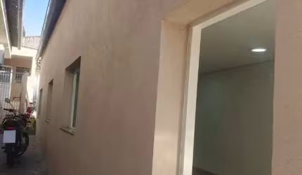 Sala comercial para alugar na Vila Ferreira, Itaquaquecetuba  por R$ 1.800