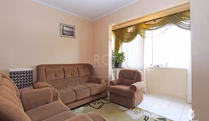 Ótimo apartamento no bairro Floresta, com 114m² privativos, linda vista para o Guaíba, de 3 dormitórios e 2 banheiros. Possui living amplo para 2 ambientes com sacada integrada, sala de jantar, 3 dorm