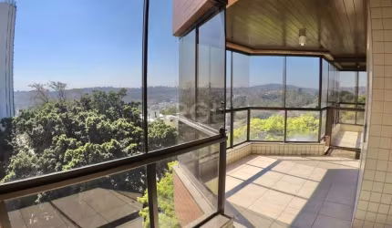 Excelente cobertura, desocupada, de frente, com 310m² privativos, com 3 dormitórios e 3 vagas. Possui living amplo para 2 ambientes, 3 dormitórios (2 com sacada) sendo uma  suíte, lavabo, cozinha espa