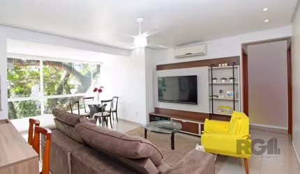 Apartamento semi mobiliado ,com 83 m² privativos. 2 dormitórios , sendo 01 suíte e outra suite americana, Living 2 ambientes, churrasqueira, cozinha americana, hall de entrada, de Frente. 2 vagas escr