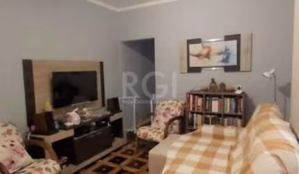 Ótimo apartamento de 86m² semi mobiliado e reformado, com 03 dormitórios, banheiro social, living para 02 ambientes, cozinha planejada, lavabo, área de serviço e dependência transformada em lavanderia