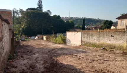 Excelente terreno em rua calma, próximo a comércios locais, transportes públicos e a apenas duas quadras da avenida Nonoai. Terreno plano podendo ser investido para residencial, empreendimento ou come
