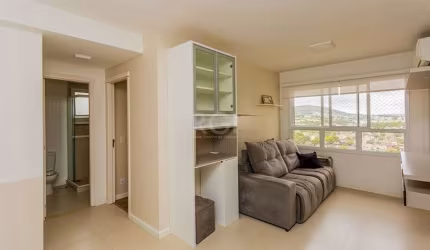 Impecável apartamento de 54m² semi mobiliado, com 02 dormitórios, banheiro social com ventilação natural, amplo living para 02 ambientes, cozinha americana planejada e com churrasqueira, área de servi