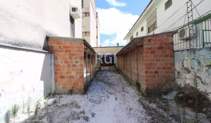 Terreno em excelente área comercial, plano, área de 371m² excepcionalmente regularizado. Ligue agora e faça uma oferta!!!