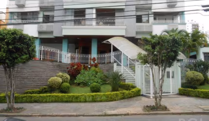 Apartamento na rua Afonso Taunay, com 3 dormitórios, 1 suíte com closet, banheira de hidromassagem e sacada, no bairro Boa Vista - Porto Alegre, área de 115 m², com 2 vagas de garagem escrituradas e c